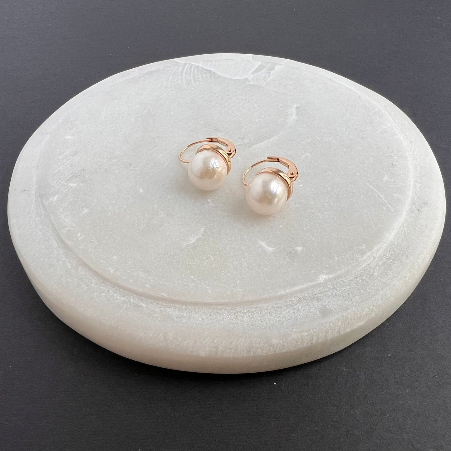 ‘MINATO’ Akoya Pearl Leverback Bezel Earrings (8mm)